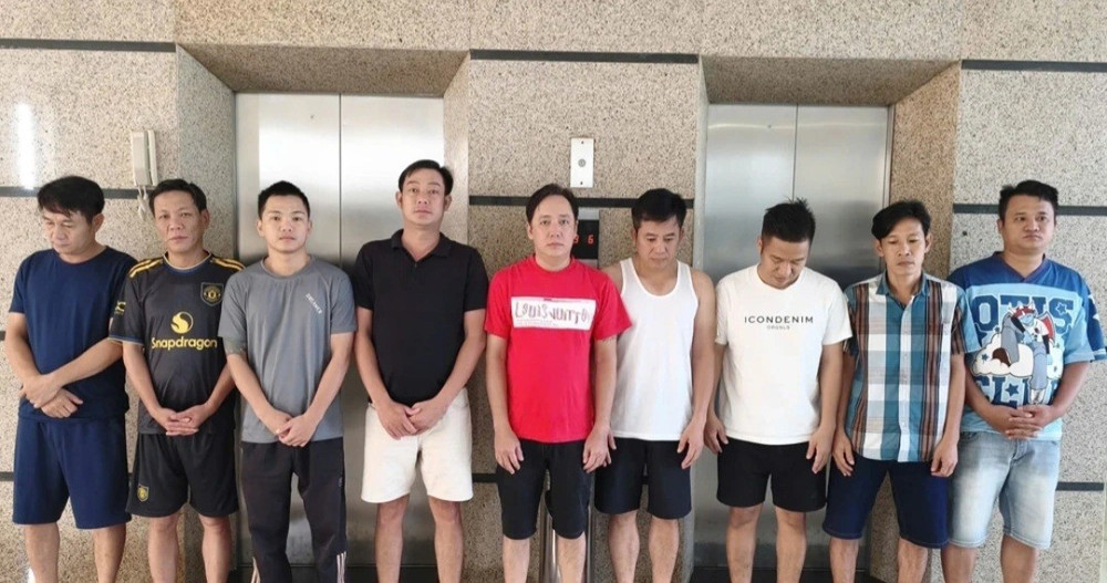 Các đối tượng trong đường dây đánh bạc bị công an bắt giữ (ảnh CATH) 1000034875.jpg