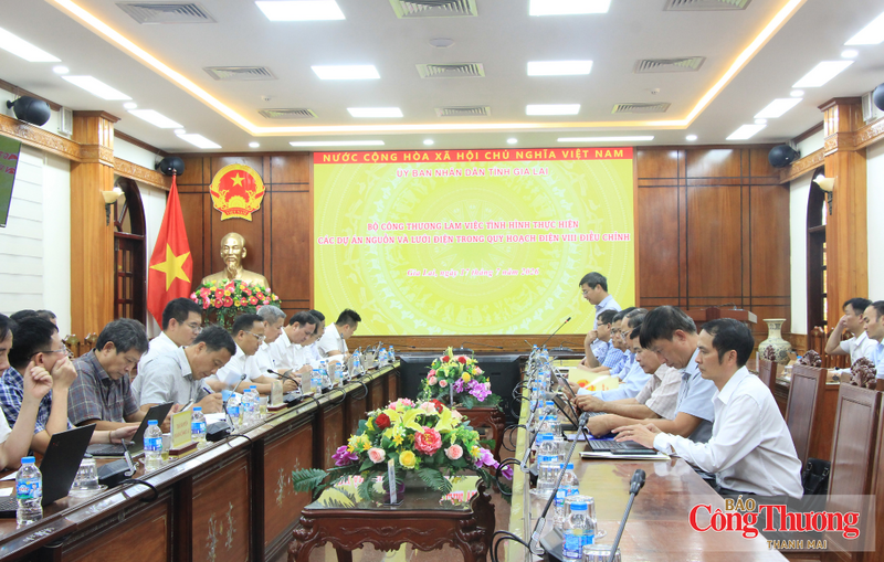 Quang cảnh buổi làm việc.