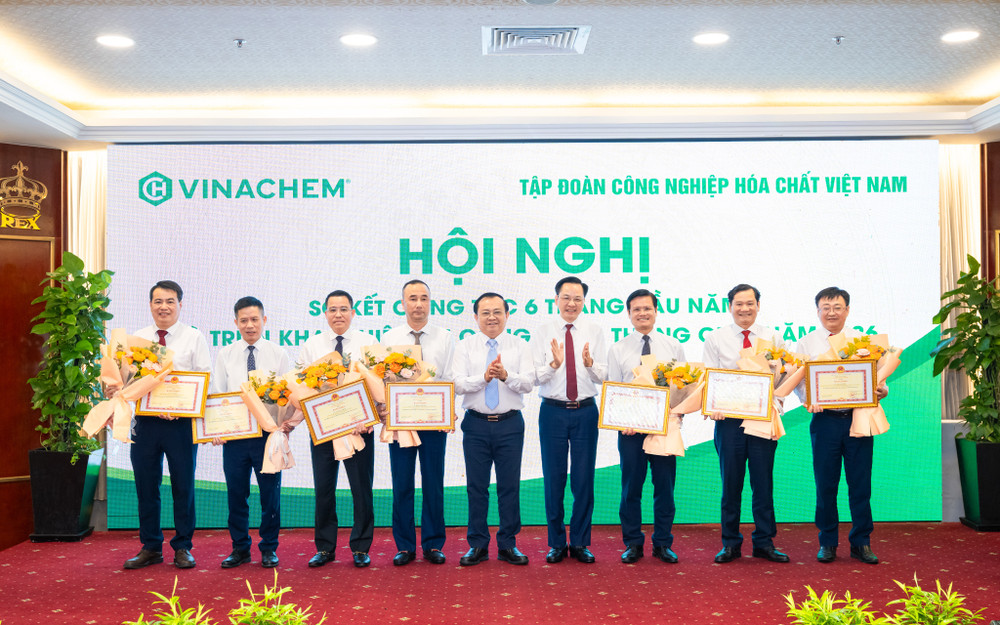 7 cá nhân có thành tích xuất sắc trong năm 2025 được Bộ trưởng Bộ Tài chính tặng Bằng khen. 6.jpg