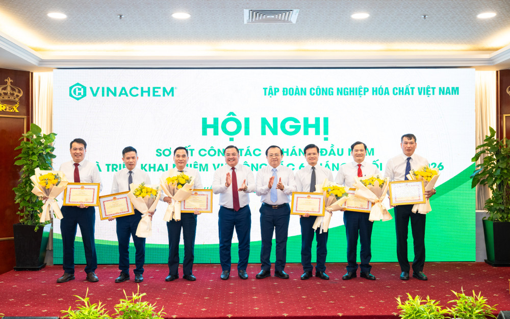 Ghi nhận thành tích xuất sắc trong năm 2025, 6 tập thể được Bộ trưởng Bộ Tài chính tặng Bằng khen. 5.jpg