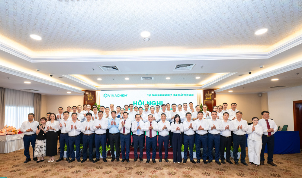 Tại Hội nghị, các lãnh đạo bộ, ngành, tập đoàn và doanh nghiệp chụp ảnh lưu niệm. 7.jpg