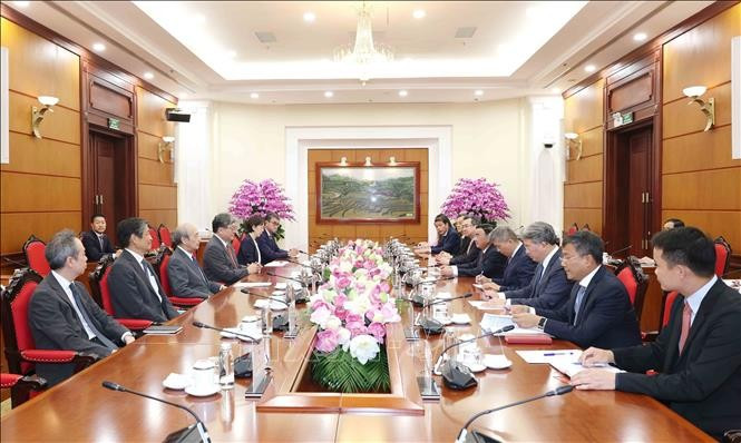 Thường trực Ban Bí thư Trần Cẩm Tú tại cuộc tiếp Quyền Tổng Thư ký Đảng Dân chủ Tự do Nhật Bản Hagiuda Koichi. Ảnh: Phương Hoa/TTXVN.