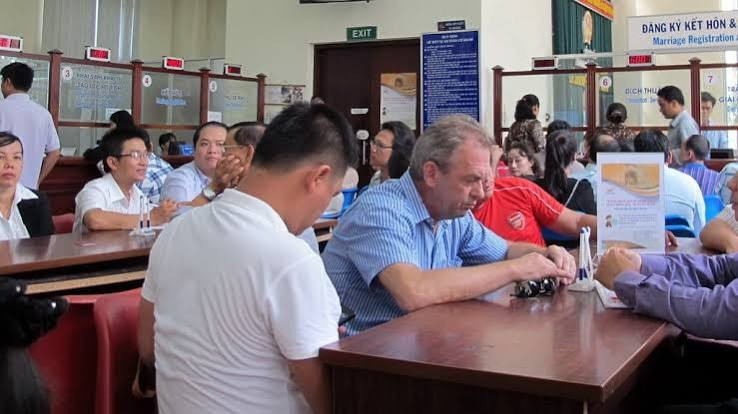 Phối hợp quản lý nhập cảnh, xuất cảnh, quá cảnh, cư trú của người nước ngoài tại Việt Nam. Ảnh: ĐBND images-1.jpg