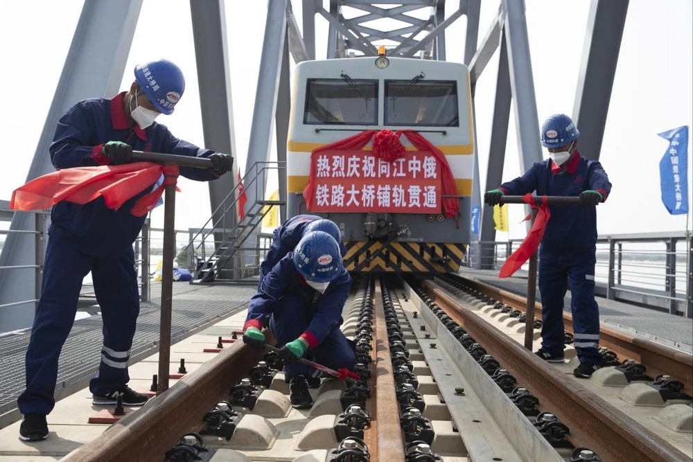 Tỉnh Hắc Long Giang đang nghiên cứu tính khả thi của dự án đường sắt nối thành phố Hắc Hà với Blagoveshchensk (Nga), nhằm tháo gỡ các điểm nghẽn trong vận tải đường bộ và đường thủy xuyên biên giới. Ảnh: SCMP. cdc889c0-b6eb-496d-9c9a-b946cda64a8c-2d4af4b2.jpg