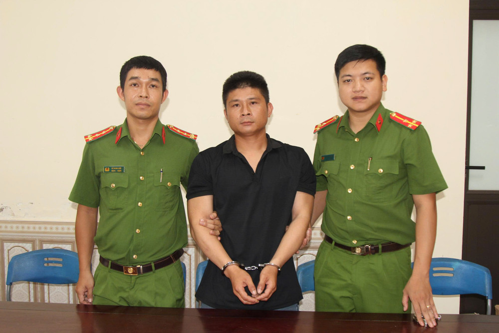 Đối tượng Quang Bính Tài tại cơ quan điều tra. Ảnh: Hậu Hưng h2.jpg