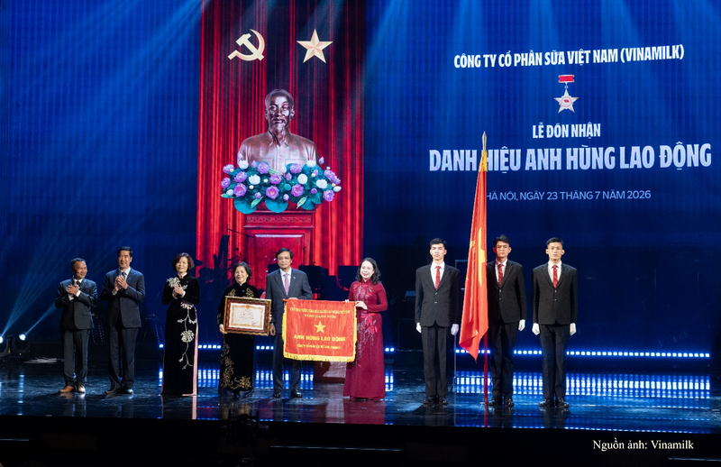 Công ty Cổ phần Sữa Việt Nam vinh dự nhận Danh hiệu Anh hùng Lao động lần thứ 2.