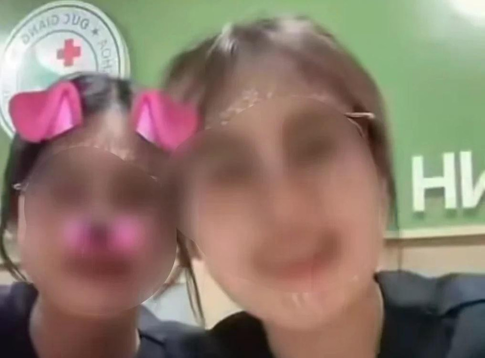 Hai sinh viên thực tập bị 'cắt' thực tập sau khi live stream đùa cợt 'tiêm thuốc độc' tại bệnh viện. Ảnh: Chụp màn hình thuc-tap.jpg