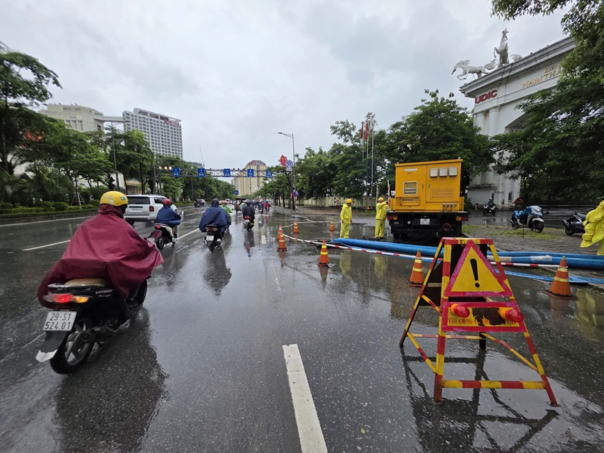 Hà Nội mưa lớn, một số điểm bị ngập