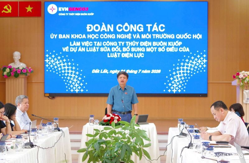 Toàn cảnh buổi làm việc.
