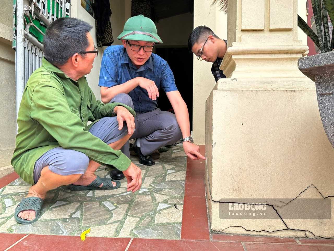 Nền nhà ông bị nứt toác. Ảnh: Nguyễn Trường
