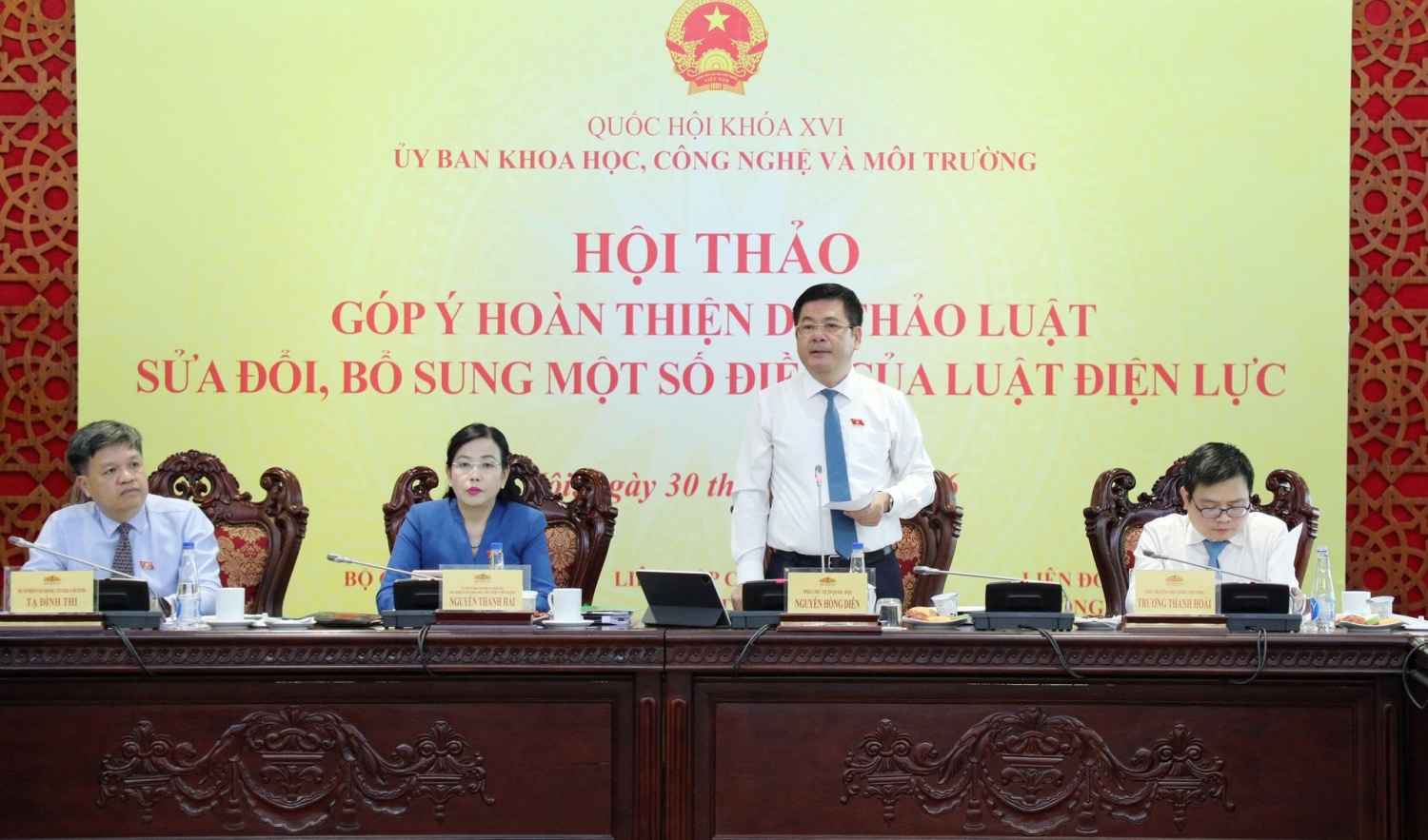 Sửa Luật Điện lực: Cần cơ chế đột phá cho LNG, điện gió ngoài khơi Sửa Luật Điện lực: Cần cơ chế đột phá cho LNG, điện gió ngoài khơi