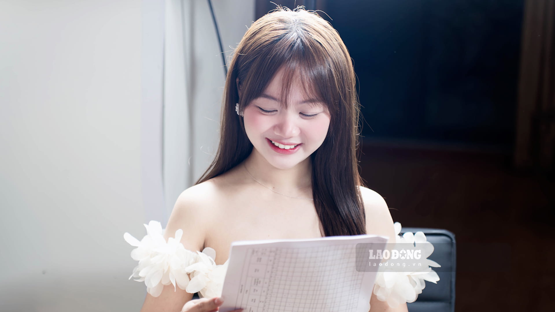 Theo chị Ngân Giang, lợi thế của người làm nghề hiện không chỉ nằm ở chất giọng mà còn ở khả năng tạo ra giá trị khác biệt. Ảnh: Nguyễn Trang