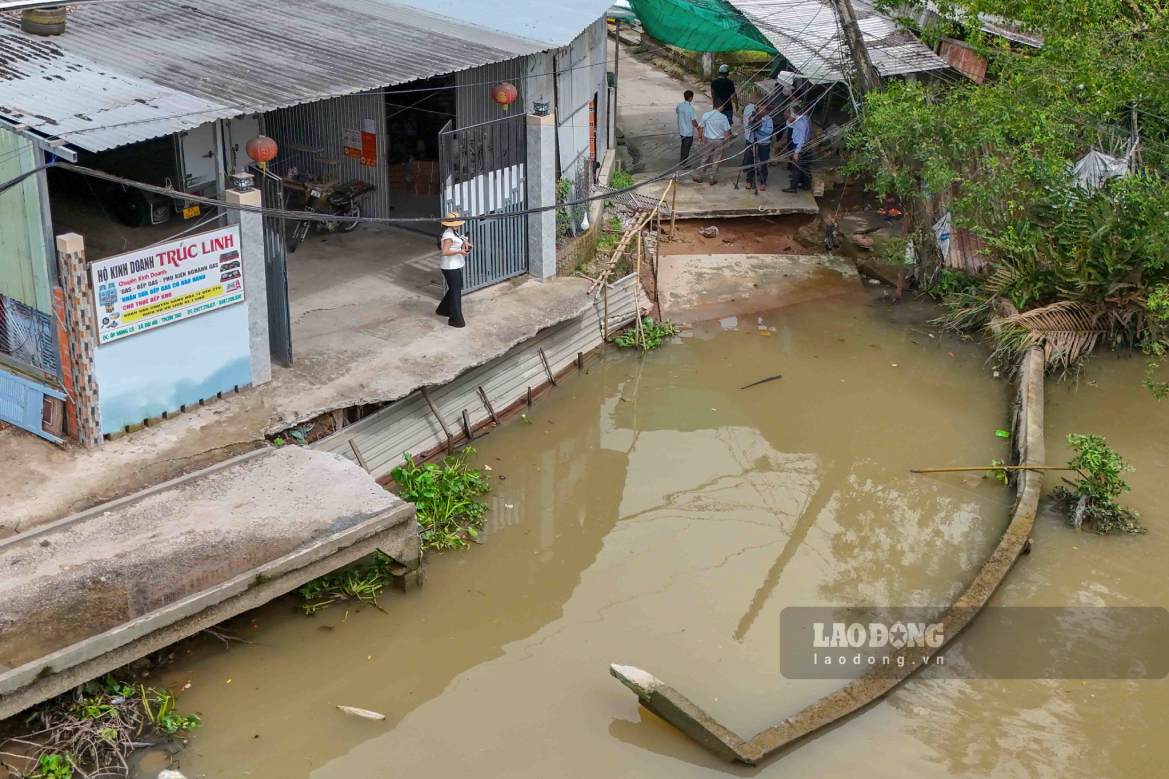 Sạt lở ảnh hưởng trực tiếp đến đời sống người dân, hạ tầng giao thông và sản xuất. Ảnh: Tạ Quang