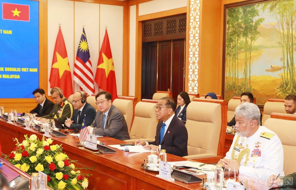 Ngài Dato’ Seri Mohamed Khaled Bin Nordin, Bộ trưởng Bộ Quốc phòng Malaysia phát biểu tại hội đàm. clo_br_61.jpg