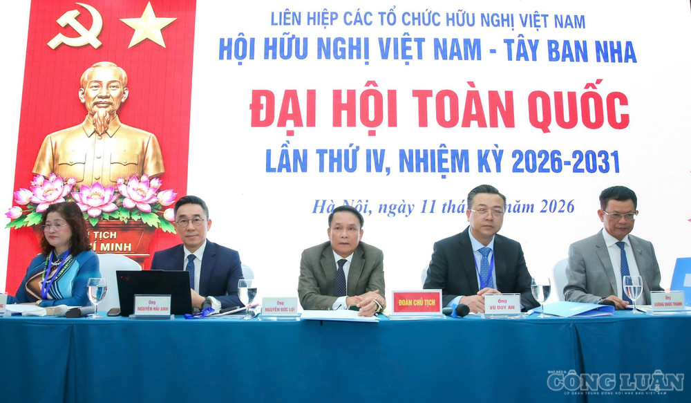 Đoàn Chủ tịch Đại hội. clo_br_2aoboqqhqm60r3bhqc3b6wym8mbvevusucztxgli.jpg