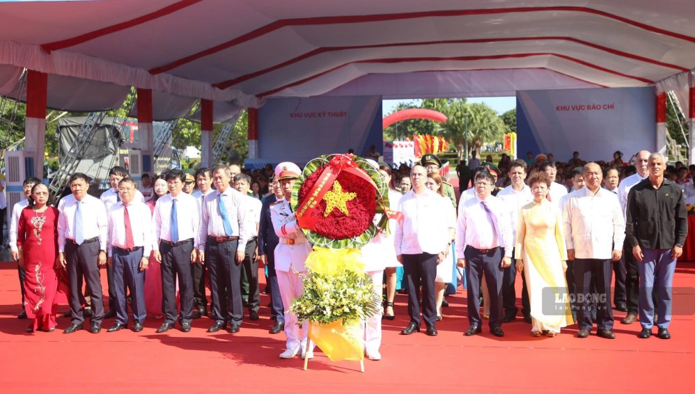 UBND tỉnh Quảng Trị phối hợp với Bộ Ngoại giao và Đại sứ quán Cộng hòa Cuba tại Việt Nam tổ chức hoạt động kỷ niệm 100 năm Ngày sinh Chủ tịch Fidel Castro Ruz. Ảnh: Hưng Thơ