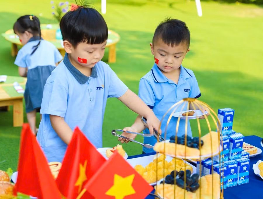 Trẻ mầm non Ban Mai School.