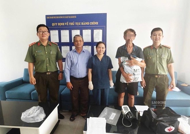 Người nước ngoài lang thang, mất hộ chiếu được Công an hỗ trợ