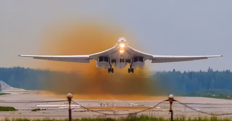 Máy bay ném bom chiến lược siêu âm Tu-160 có thiết kế rất độc đáo. media-rljrdwk1ylc6lvukjuywdz5a.jpg