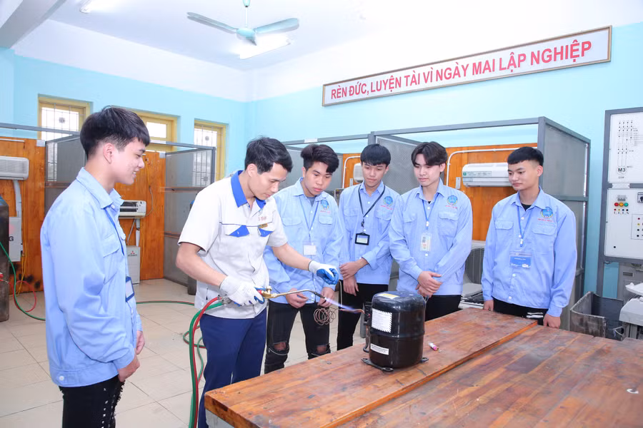 Hoạt động đào tạo nghề Kỹ thuật máy lạnh và điều hòa không khí tại nhà trường. ky-thuat-may-lanh-va-dieu-hoa-khong-khi-3.jpg