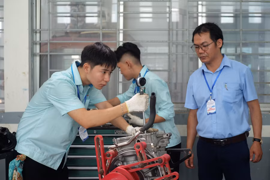 Sinh viên Trường Cao đẳng Đà Nẵng tham gia các kỳ thi tại để nâng cao tay nghề. dscf0708.jpg