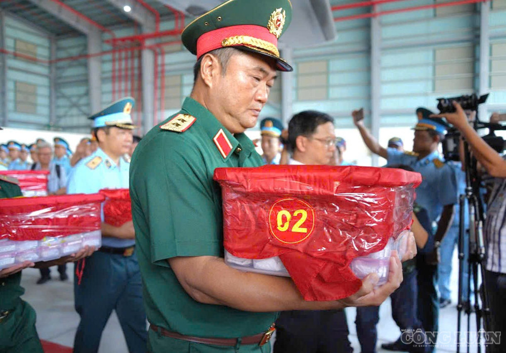 Trung tướng Lê Xuân Thế, Tư lệnh Quân khu 7. clo_br_1787278994351-2189135526148981058-g356883526645860816-7f4a5a52e62f2c133338895e06d19c89.jpg