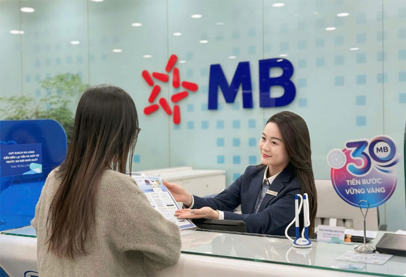 Lãi suất hôm nay: Ngân hàng cộng thêm tới 2,2%/năm, tiền gửi 6 tháng lên 8% lãi suất