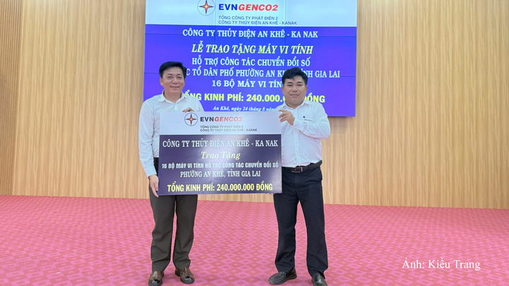 Công ty Thủy điện An Khê - Ka Nak trao hỗ trợ 240 triệu đồng cho phường An Khê.