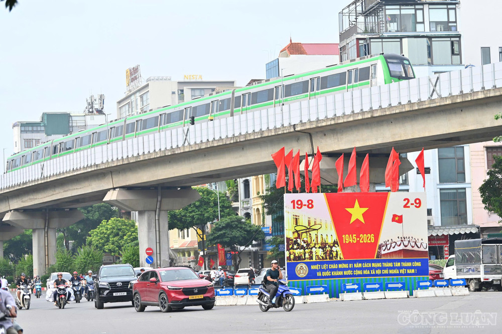 Theo Sở Văn hóa, Thể thao và Du lịch Hà Nội, hướng tới kỷ niệm 81 năm Quốc khánh (2/9/1945 - 2/9/2026), thành phố triển khai trang trí, tuyên truyền cổ động trực quan tại các khu vực trọng điểm, tuyến phố trung tâm và không gian công cộng. clo_br_z8205858685729-1503814f00b76246af83c375abdf4bcc.jpg