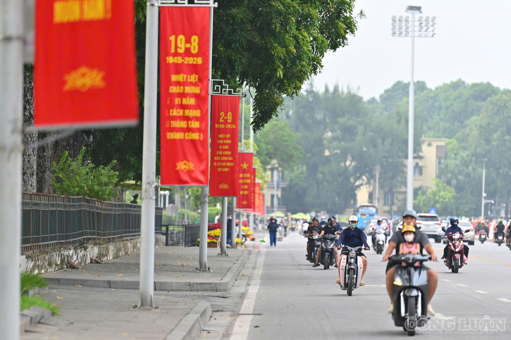 Nội dung tuyên truyền tập trung làm nổi bật những thắng lợi, thành tựu của đất nước trong 81 năm qua; khẳng định ý nghĩa lịch sử của Cách mạng Tháng Tám và Quốc khánh 2/9; tuyên truyền truyền thống yêu nước, tinh thần đại đoàn kết toàn dân tộc, đồng thời nhấn mạnh mục tiêu, định hướng phát triển đất nước trong giai đoạn mới. clo_br_z8205858694405-d4198332ed0f522b3bacb894cedeb08e.jpg