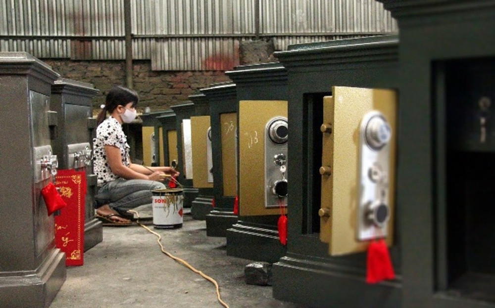 Đã có thời kỳ sản phẩm két bạc của làng nghề Đại Tự chiếm tỷ lệ rất lớn trên thị trường. Ảnh: Trịnh Bộ 1kb5.jpg