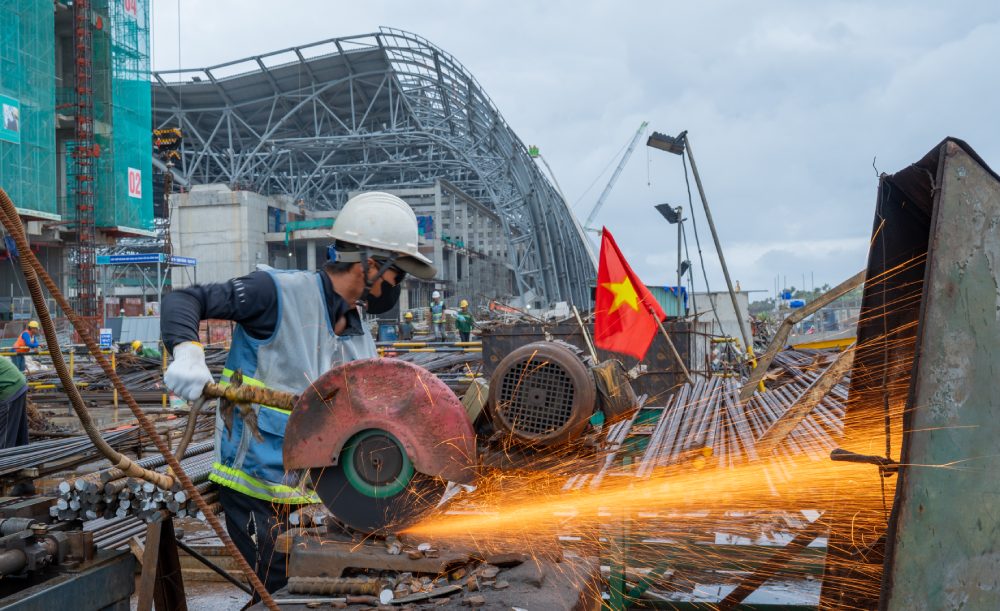 Đội ngũ kỹ sư, công nhân làm việc xuyên lễ. Nguồn Sun Group