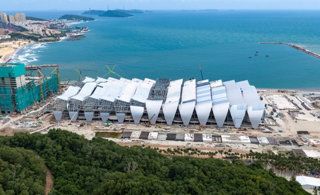 Công trường phục vụ APEC 2027 tấp nập công nhân, máy móc làm việc xuyên lễ