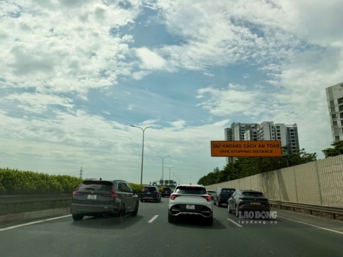 Đường về phía Nam qua cao tốc Pháp Vân - Cầu Giẽ thông thoáng. Ảnh: Hoài Anh