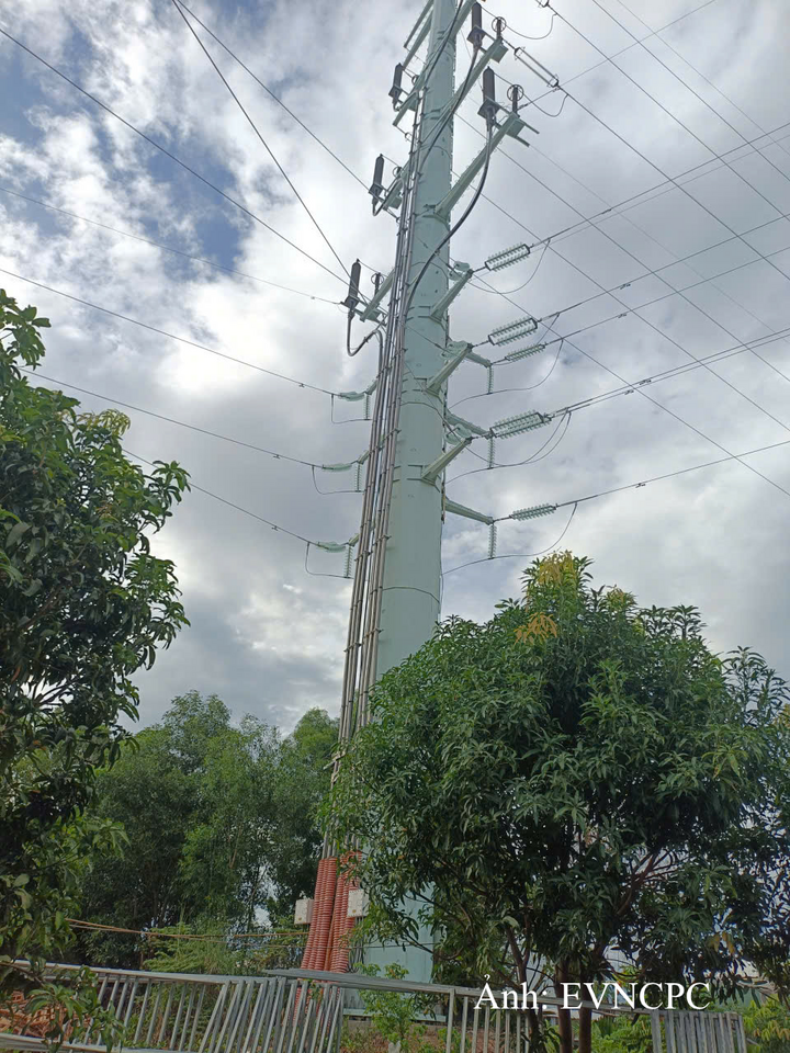 Thi công cải tạo đường dây 110kV Hòa Khánh-Cầu Đỏ và nhánh rẽ Xuân Hà (Đà Nẵng).
