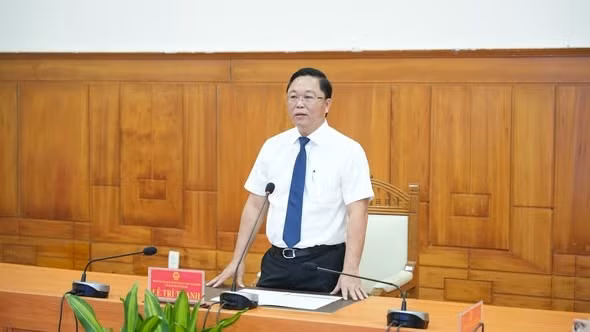 Ông Lê Trí Thanh, Chủ tịch UBND TP Huế phát biểu giao nhiệm vụ tại Hội nghị. 792822090-1429715672421723-8102192389682137359-n.jpg