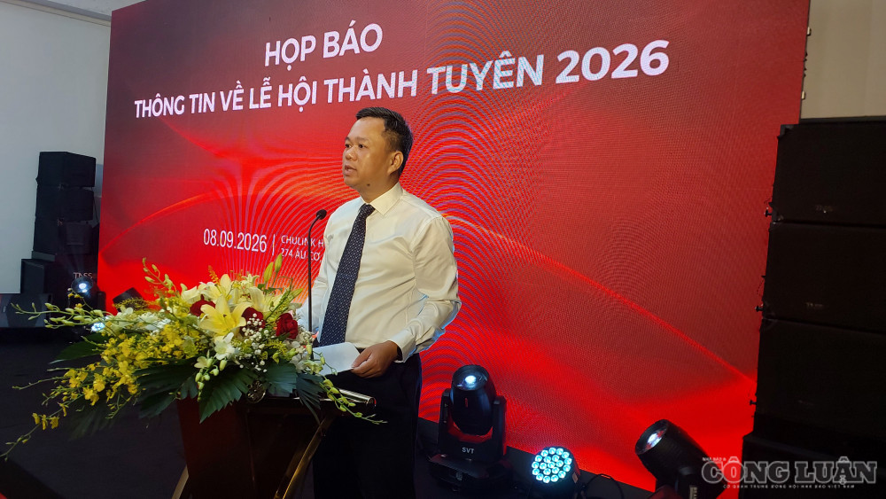 Ông Đỗ Hùng Đức, Phó Chủ tịch UBND tỉnh Tuyên Quang, thông tin tại buổi họp báo. Ảnh: Đào Vinh clo_br_1000062402.jpg