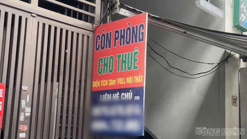 Dọc các tuyến đường gần trường học treo rất nhiều biển cho thuê phòng. Ảnh: Thu Ngân. clo_br_1788839281347-2000239112155928764-4291053826968319730-710c36525b8cc9eda8051dc4338aa944.jpg