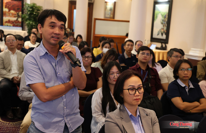 Doanh nghiệp nêu các khó khăn, vướng mắc và kiến nghị tại hội nghị.