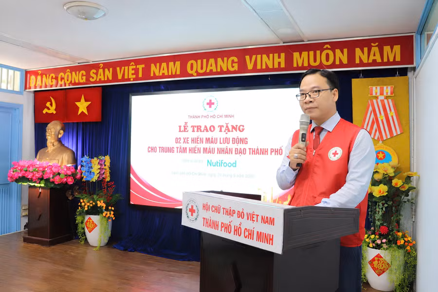 Ông Nguyễn Minh Nhựt - Chủ tịch Hội Chữ thập đỏ TPHCM. 1790223754387-4100115940810161907-4100115940810161907-4cb84dce52b0a46751ff72eb237e8dcc.jpg