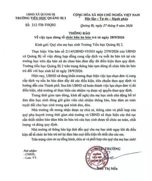 Nhà trường đề nghị phụ huynh chủ động bố trí thời gian đưa, đón học sinh đúng giờ, bảo đảm an toàn trong thời gian chờ tổ chức lại bữa ăn bán trú. anh-chup-man-hinh-2026-09-27-luc-221701.jpg