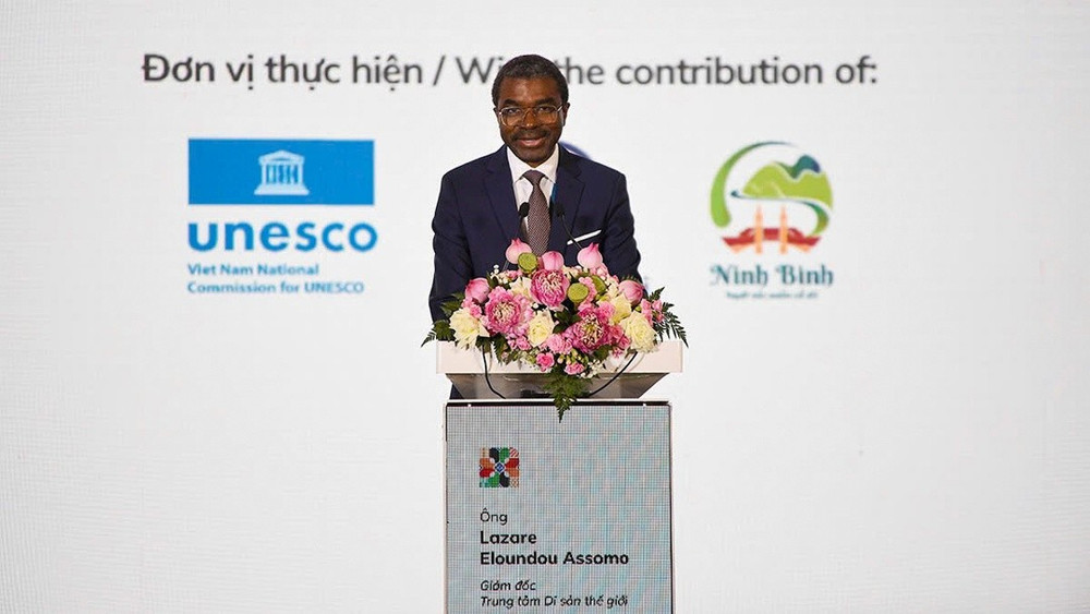 Giám đốc Trung tâm Di sản thế giới UNESCO Lazare Eloundou Assomo phát biểu tại Hội nghị. Ảnh: Bộ VHTT&DL 1h3.jpg