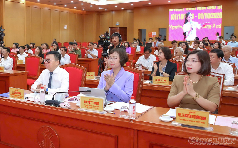 Các đại biểu tập trung theo dõi những tham luận, trao đổi tại hội thảo. clo_br_2aobor2bn5oiv5zvxecwhvuuatja8tcldazawkzc.jpg
