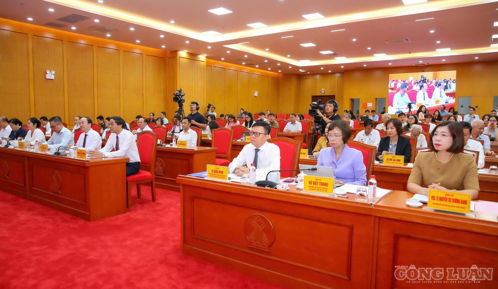 Các đại biểu tham dự Hội thảo khoa học “Huỳnh Thúc Kháng – Từ Báo Tiếng Dân đến Trường dạy làm báo”. clo_br_2aobor2bn3wdec58gtoky2ia4pfbghv9f49h1yyq.jpg