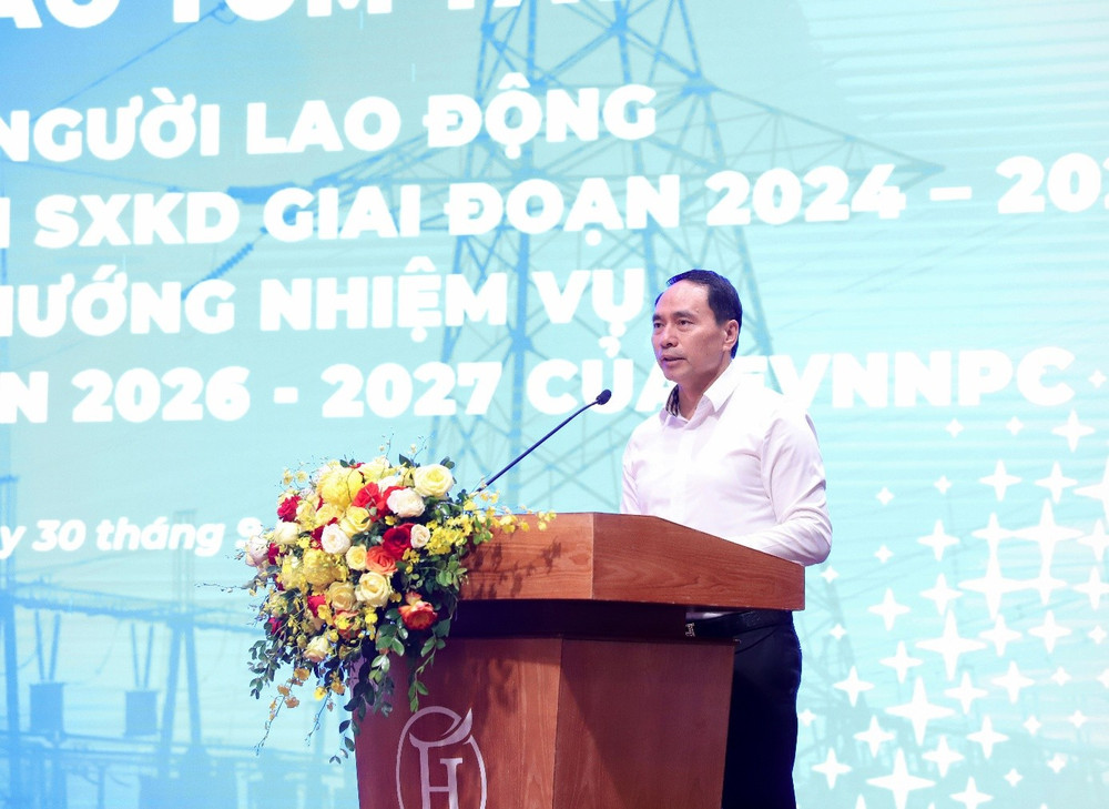 Ông Nguyễn Sông Thao - Trưởng ban Kế hoạch báo cáo tóm tắt tình hình thực hiện Nghị quyết Hội nghị Người lao động lần thứ VI và kết quả SXKD các năm 2024-2025 và định hướng kế hoạch SXKD giai đoạn 2026-2027