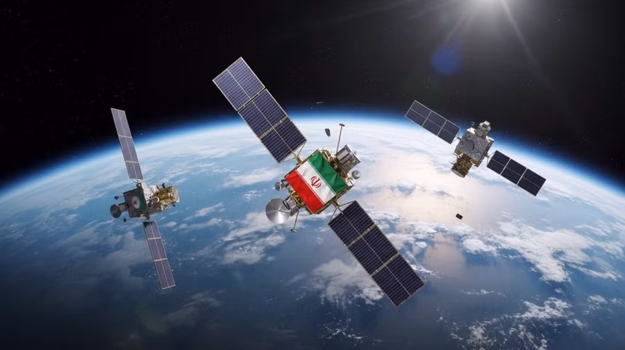Minh họa các vệ tinh Iran quay quanh Trái đất.