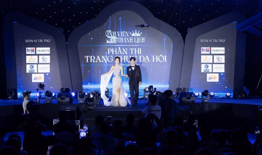 Thí sinh thi trang phục dạ hội. hubt-6.jpg