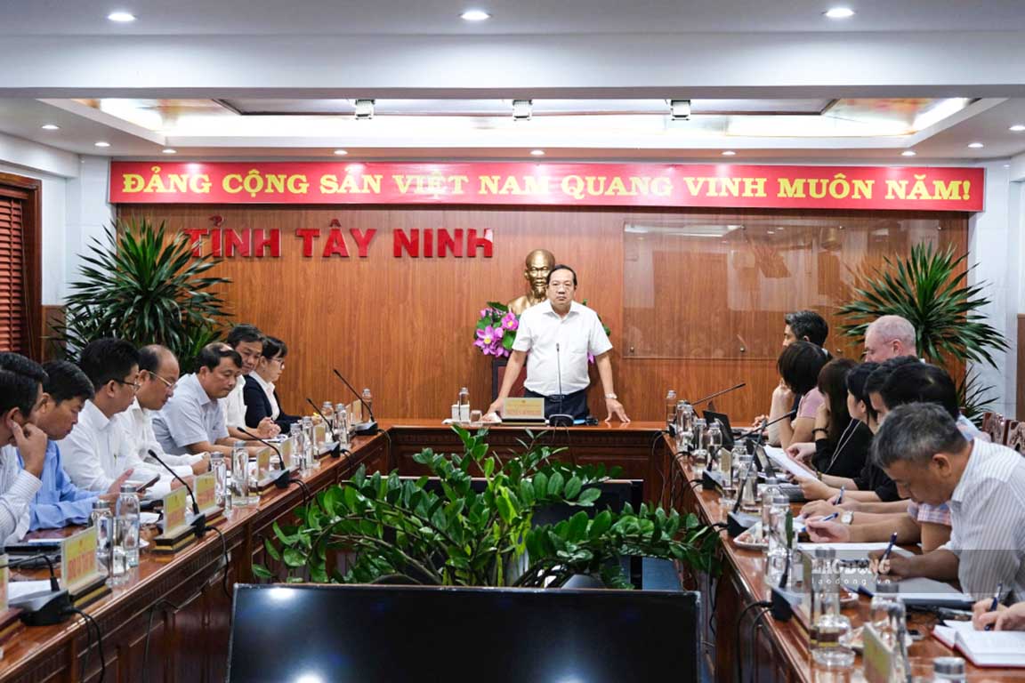 Ông Nguyễn Minh Lâm - Ủy viên Ban Thường vụ Tỉnh ủy, Phó Chủ tịch UBND tỉnh tại buổi làm việc với nhóm công tác Ngân hàng Thế giới ngày 30.9. Ảnh: Huỳnh Du