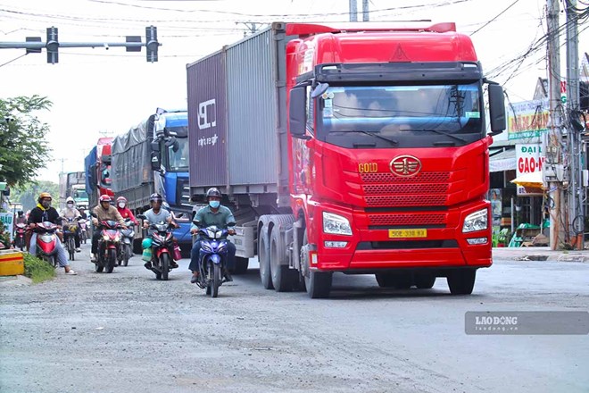 Quốc lộ 62 chờ ngày “thay áo”, người dân mong đường rộng để đi lại an toàn