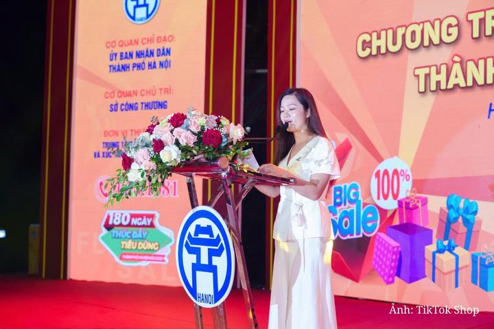 Bà Trần Thị Tân - Giám đốc Trách nhiệm xã hội và Hợp tác chiến lược, TikTok Shop chia sẻ về việc phát động chương trình “Hà Nội vươn mình”.